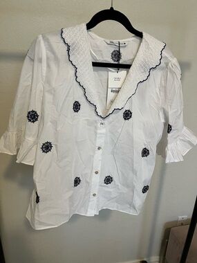 Zara White Button-Front Blouse with Navy Embroidery